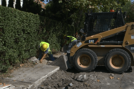 Megújul a járda a Vegyiművek-lakótelepen 